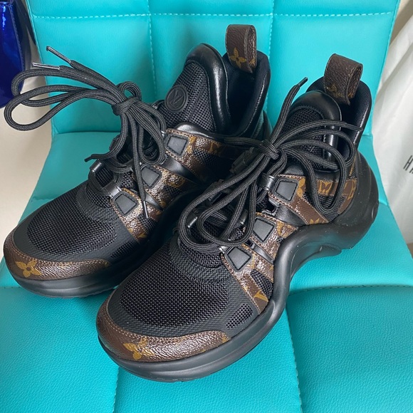 LV Sneakers - Picture 1 of 2